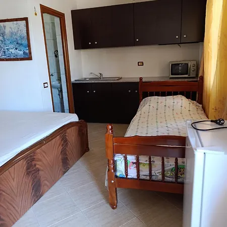 House 4 *