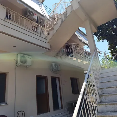 Apartman House 4 *