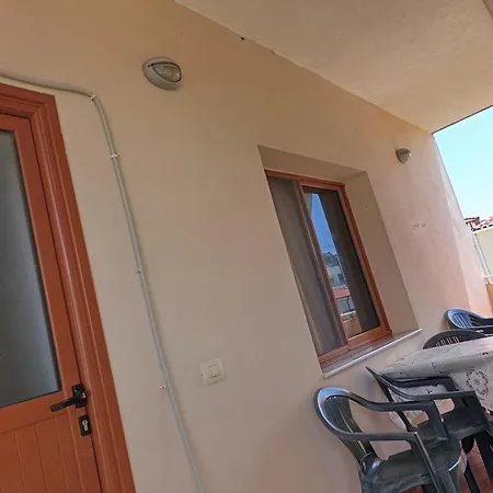 House 4 *